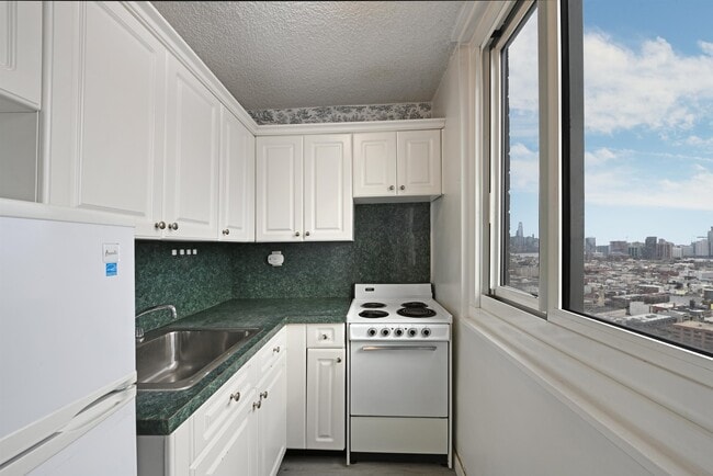 Building Photo - 100 Manhattan Ave