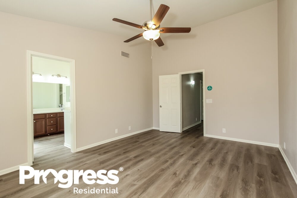 Building Photo - 10249 W Orange Dr