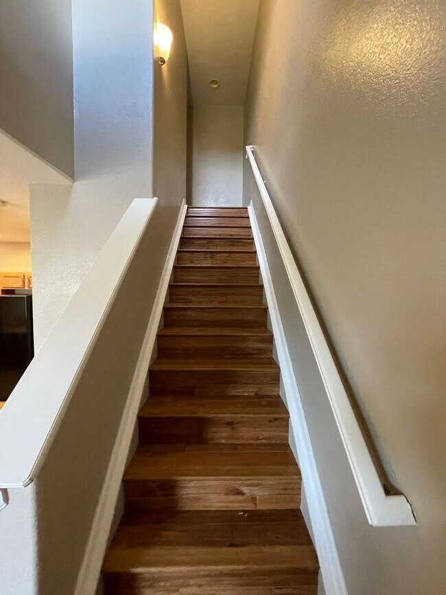 Building Photo - 2 bedroom townhome nestled in the heart of Fountain.