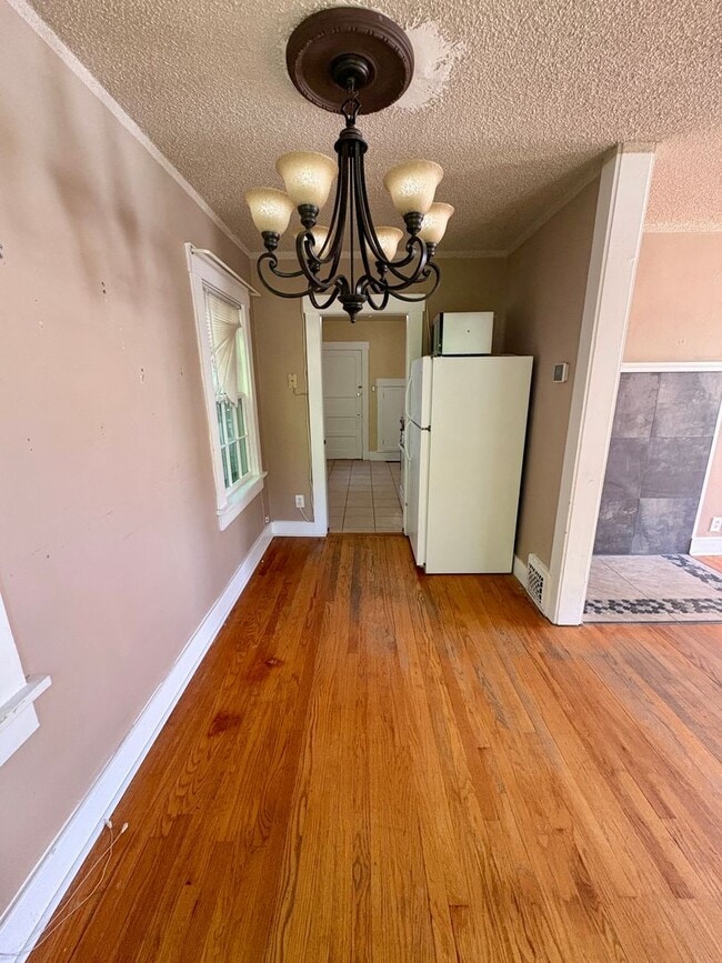Building Photo - 2 bed 1 bath Home Near the Historic District