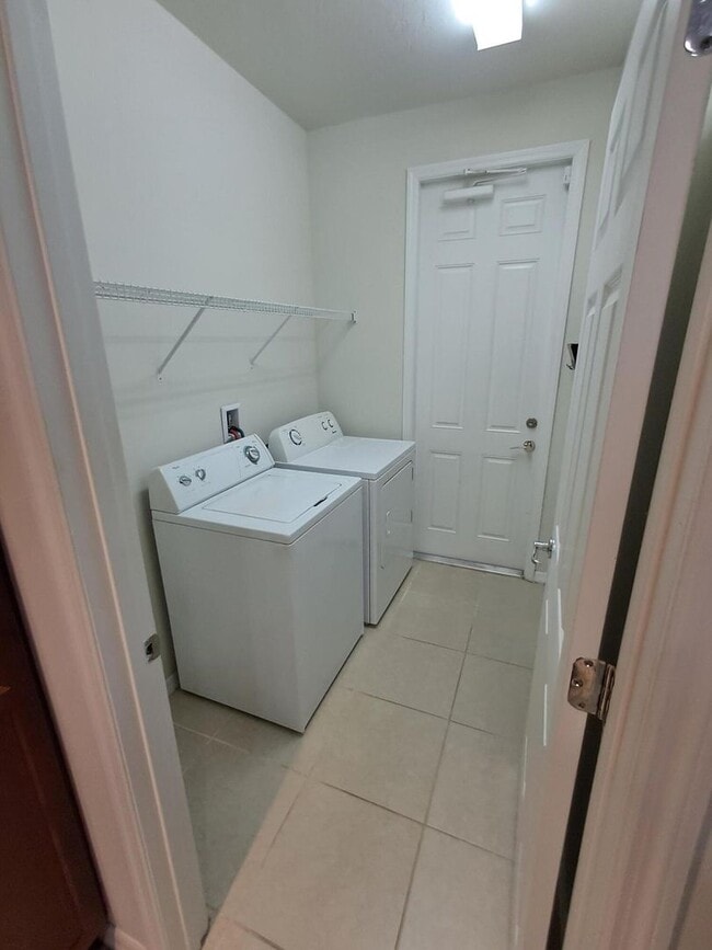 Building Photo - 3254 S Caroline Dr