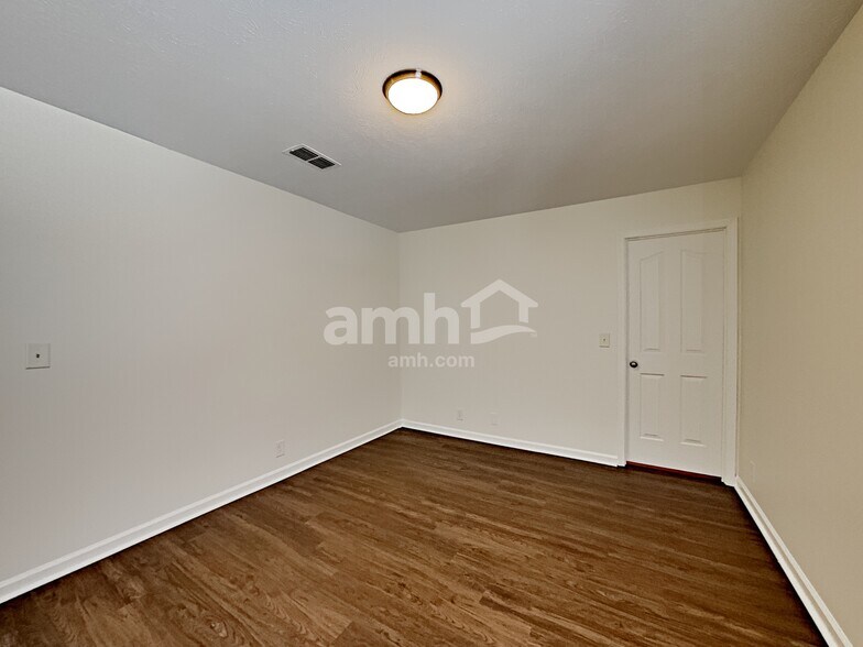 Building Photo - 8912 Ristau Ct