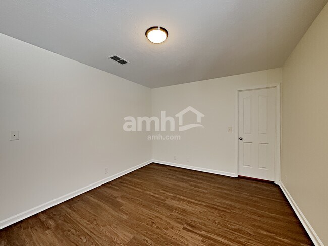 Building Photo - 8912 Ristau Ct