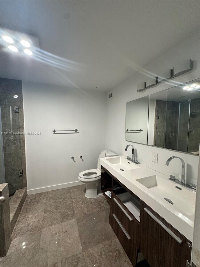 Building Photo - 5255 Collins Ave
