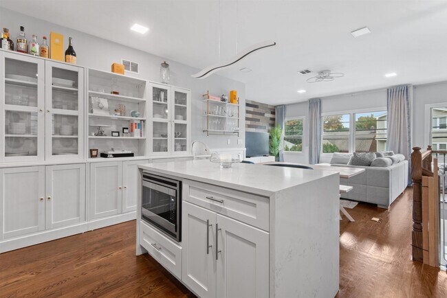 Building Photo - 114 Bleecker St