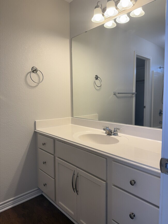 Building Photo - 4039 Southern Trace Dr