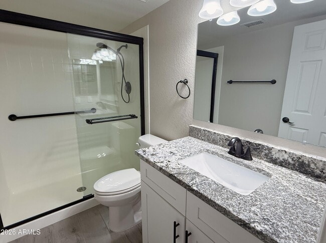 Building Photo - 2605 W Willow Ave