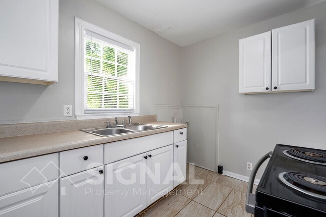 Building Photo - 768 79th Pl S