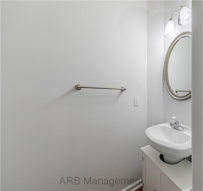 Building Photo - 4922 Sherwood Way