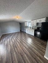 Building Photo - 210 Bluff St