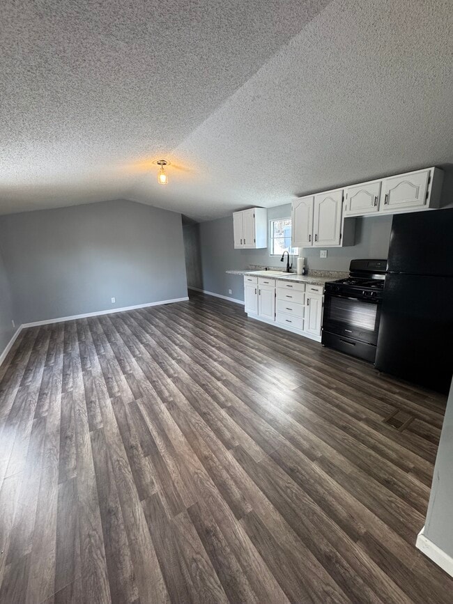 Building Photo - 210 Bluff St