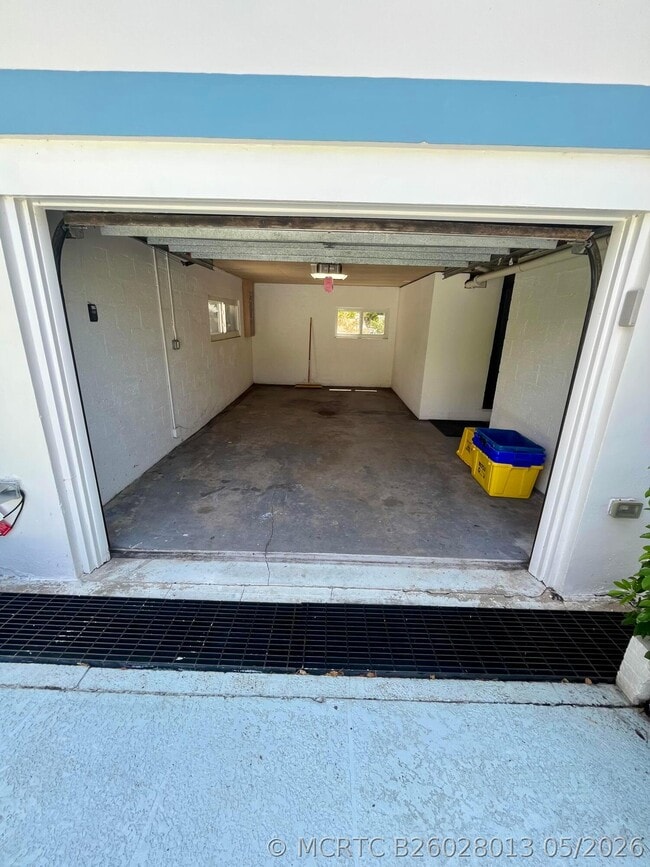 Building Photo - 115 Dolphin Rd
