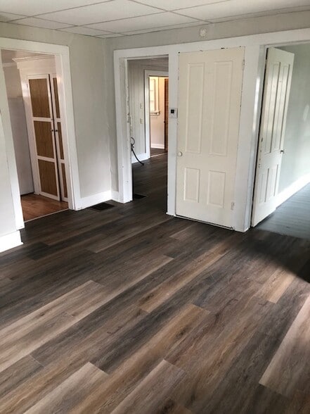 living room - 412 N Walnut St