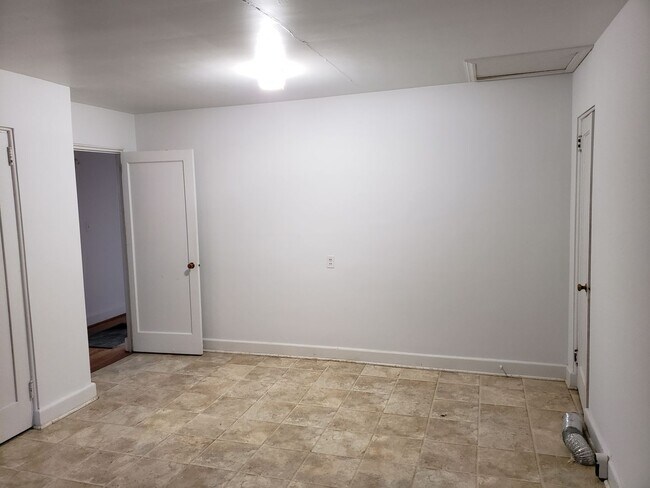 Building Photo - 2 Bedroom 1 Bath for rent $950.00