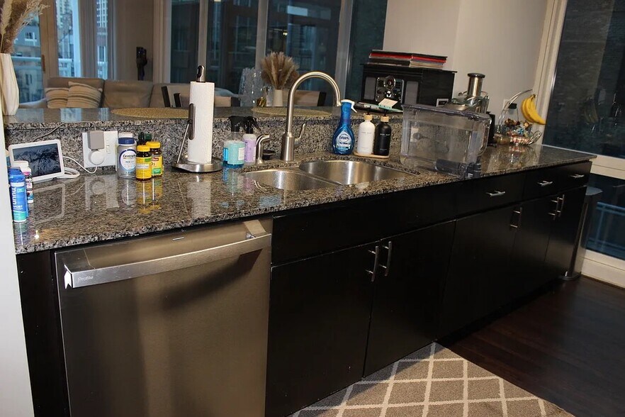 Building Photo - 757 N Orleans St