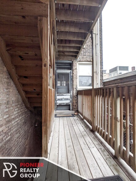 Building Photo - 540 W Aldine Ave