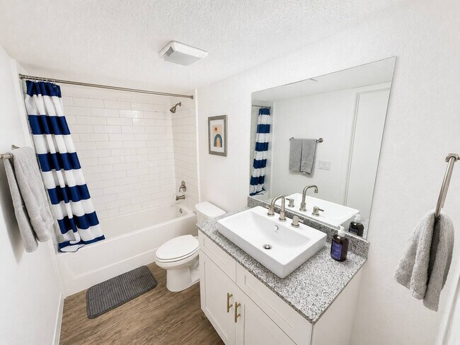 Building Photo - 824 Camino La Costa