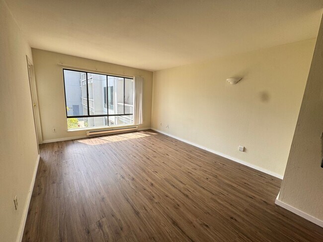 Building Photo - 3 Admiral Dr