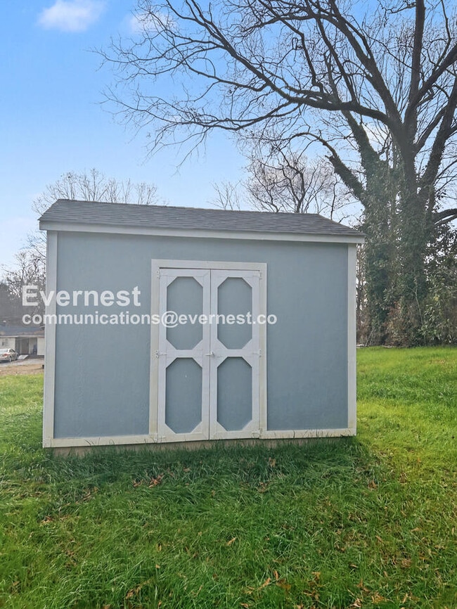 Building Photo - 404 S 12th St