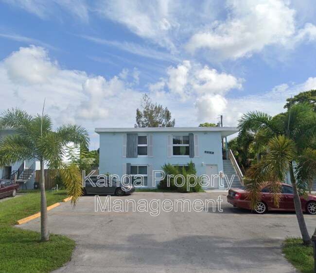 Primary Photo - 3204 Louisiana Ave