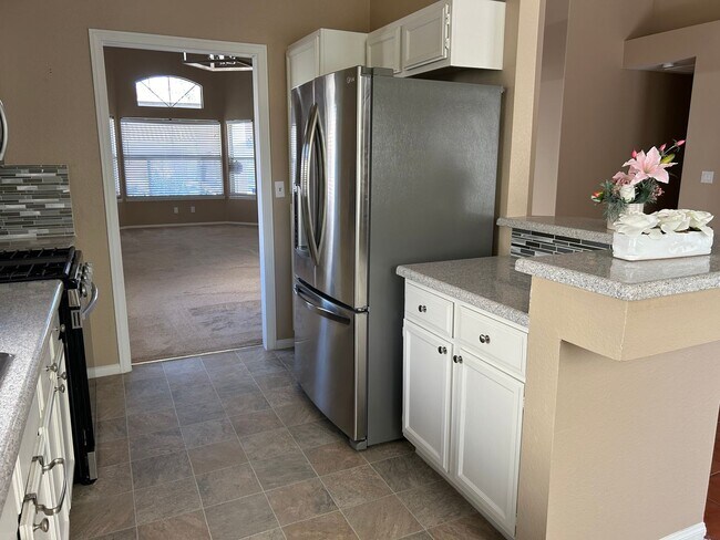 Building Photo - Single story home at Desert Shores