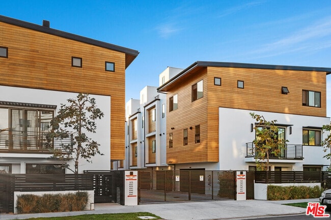Building Photo - 5943 Pickford St