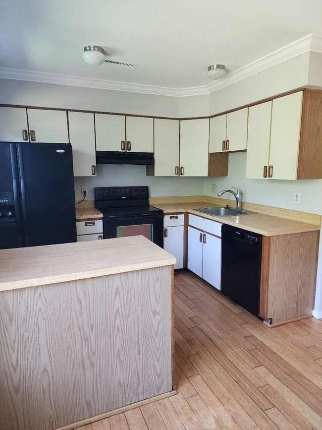 Building Photo - COMING SOON - TOWNHOUSE IN NEWARK/BEAR AREA