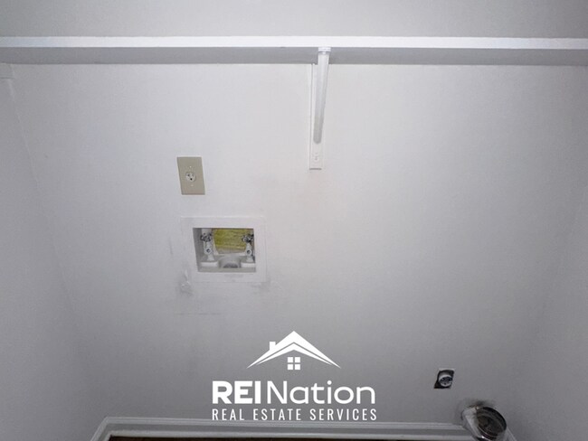 Building Photo - STANDOUT MEMPHIS RENTAL! 3BR/2BA | High Ceilings & Brick Fireplace | Fenced Yard!