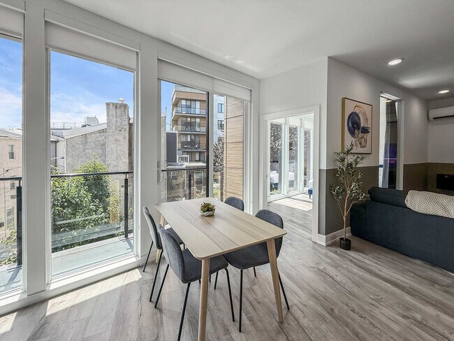 Building Photo - 1214 N American St