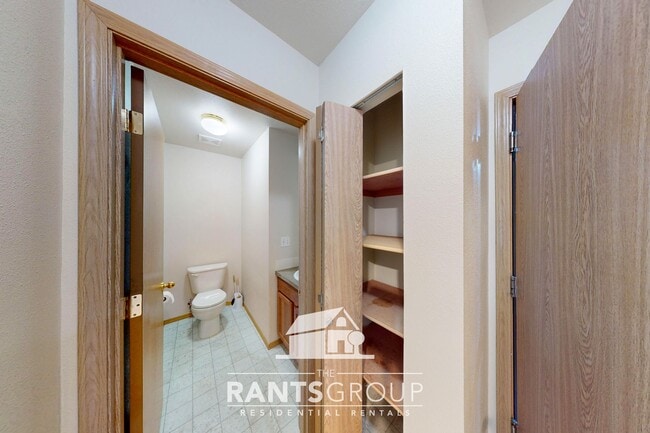 Building Photo - Spacious 3 Bed, 2.5 Bath Townhome in Lacey...