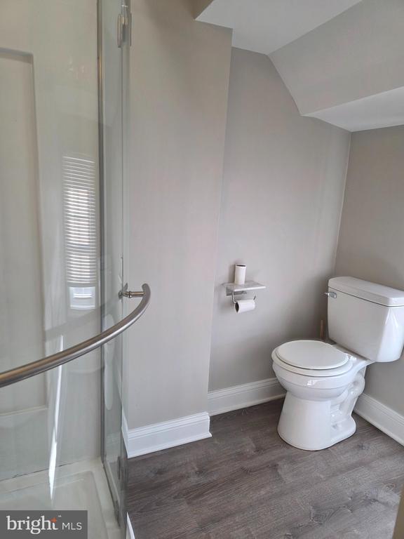 Building Photo - 320 Main St