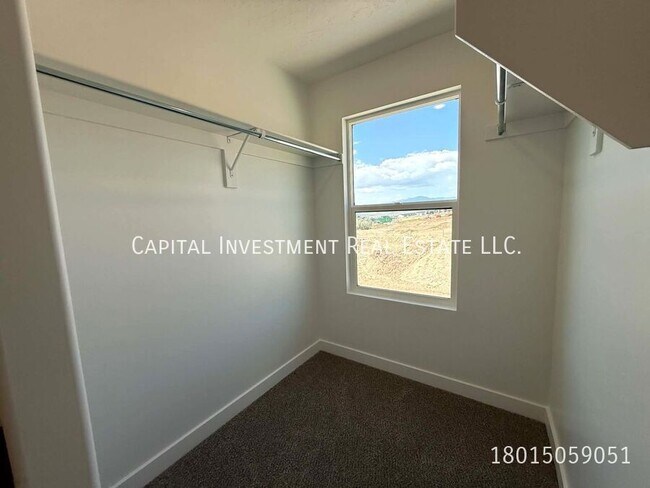 Building Photo - 4351 N 325 E