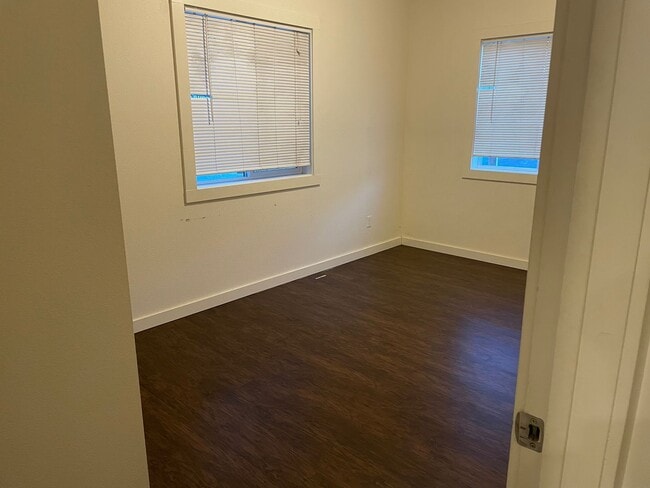 Building Photo - 320 S Asbury St