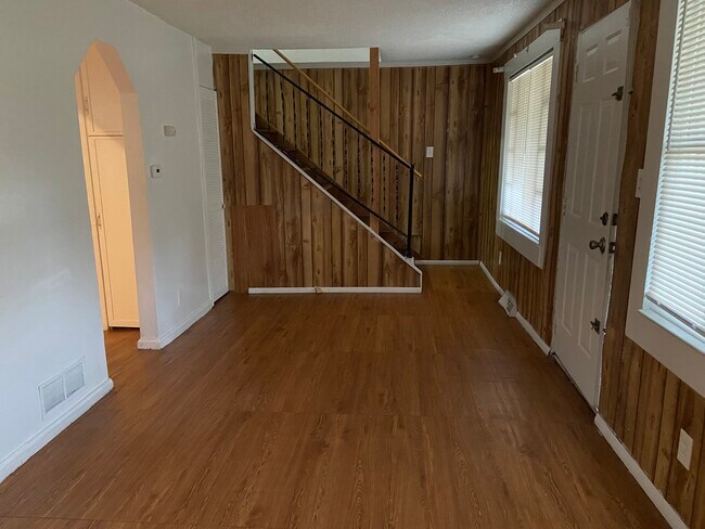 Building Photo - 11443 Caddilac Ave