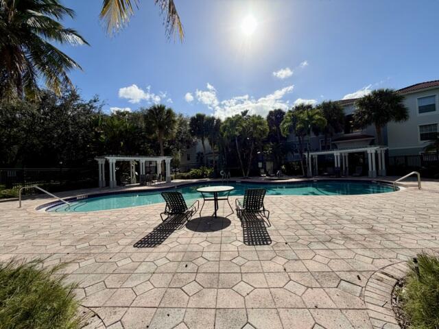 Building Photo - 5016 Lantana Rd