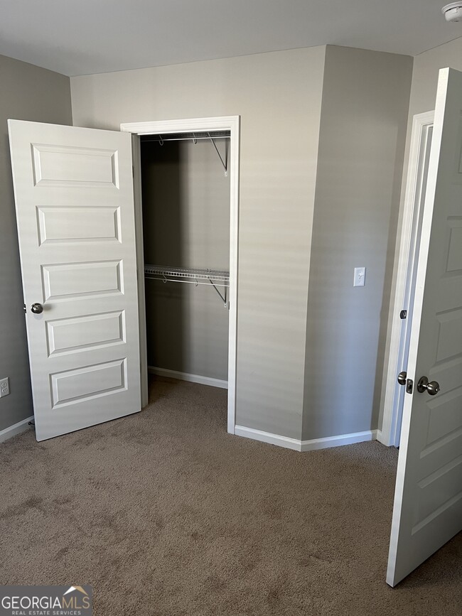 Building Photo - 1825 Chestnut Dr