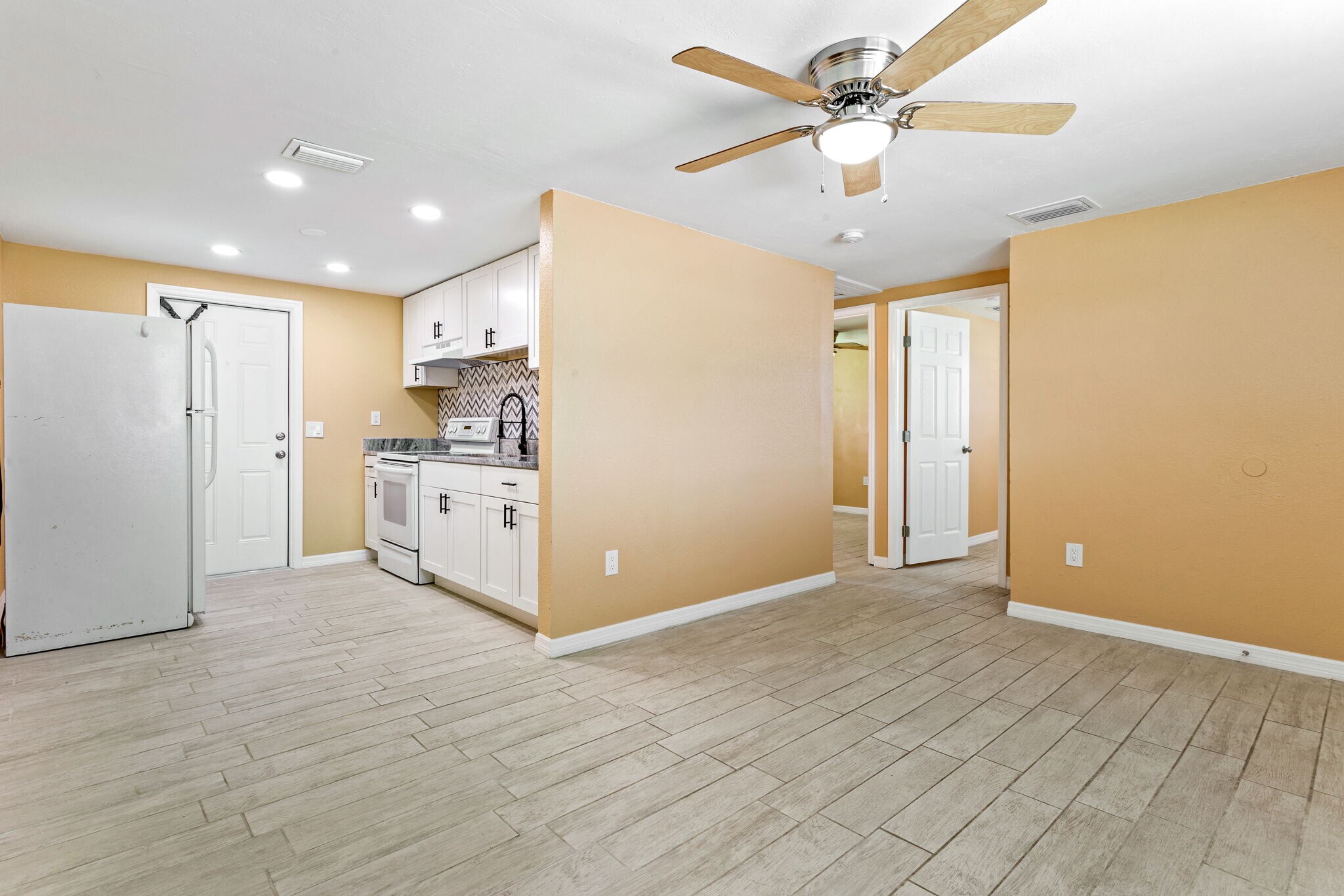 Building Photo - 2139 Ranchita Trl