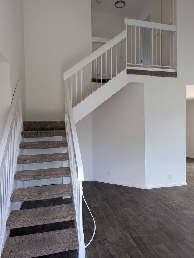 Building Photo - 3 Bed/2 Bath Townhome in Poway