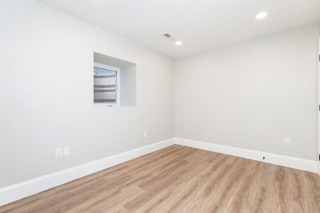 Building Photo - 20 Sheridan Ave