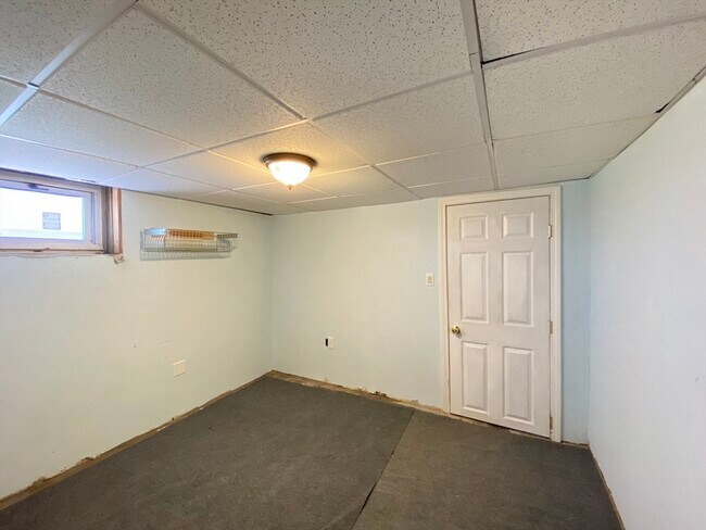 Building Photo - 39 Davis Rd