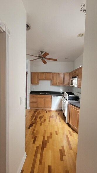 Building Photo - 3317 S Union Ave