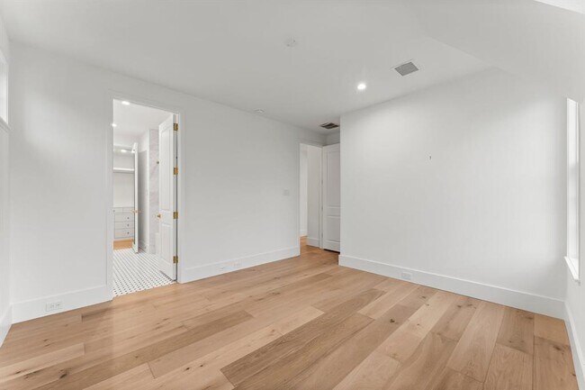 Building Photo - 2530 Stanmore Dr