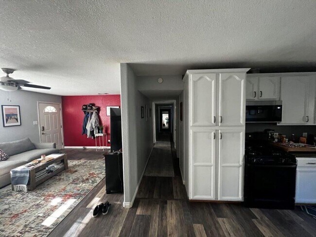 Building Photo - Beautiful Home in Southwest Woodland Cul-d...