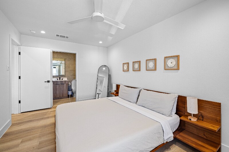 Building Photo - 1903 Albury Cove