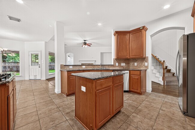 Building Photo - 18 Petal Park Pl