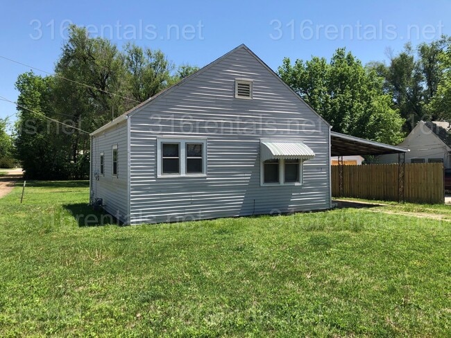 Primary Photo - $600 - 1 bed 1 bath - Single Family Home