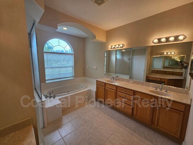 Building Photo - 16023 Ivy Lake Dr