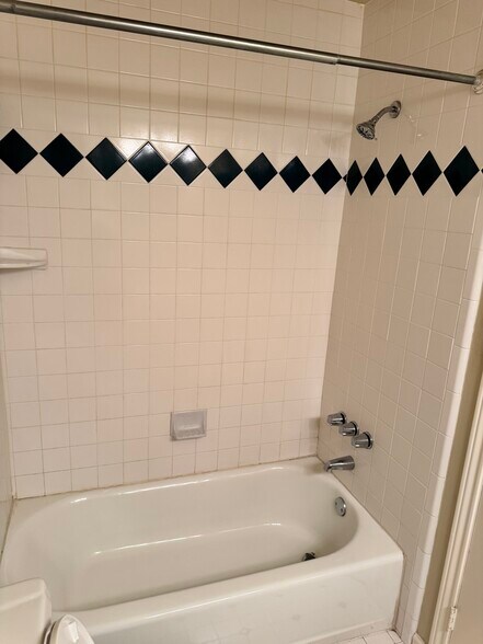 Building Photo - 9811 Charter Ridge Dr
