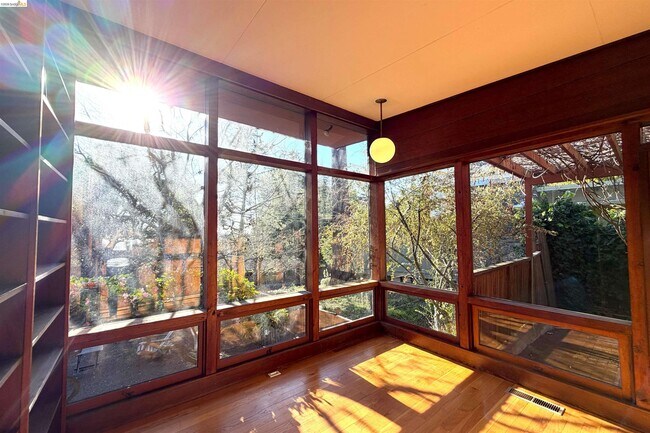 Building Photo - 25 Sunset Dr