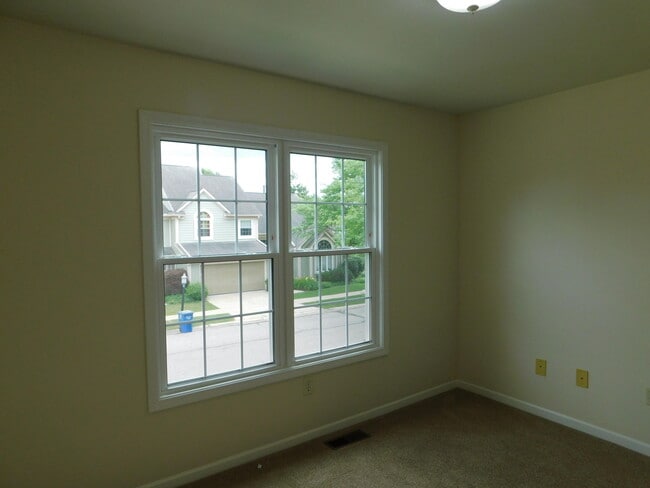 Building Photo - 490 Liberty Pointe Dr